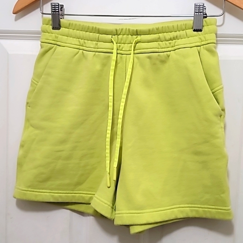 Lululemon Scuba High-Rise Shorts Women 2 Lime Green Neon Yellow Beach Athletic